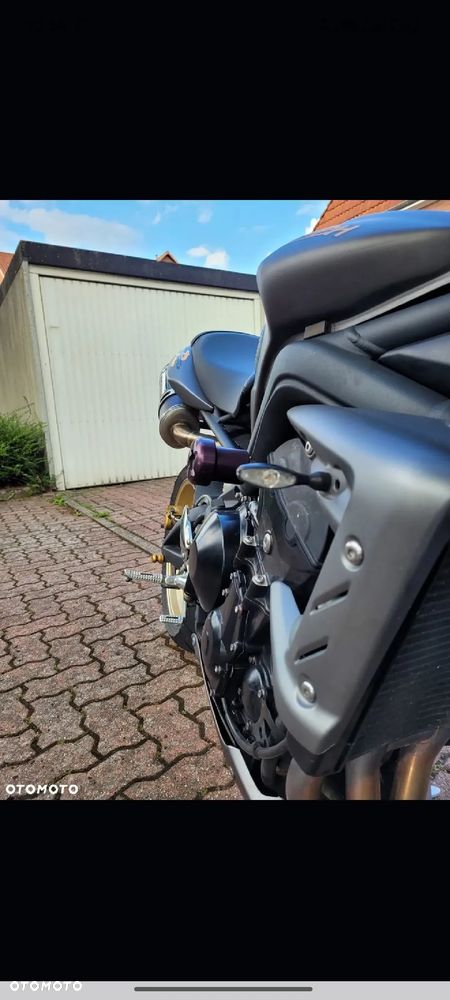 Triumph Street Triple - 4