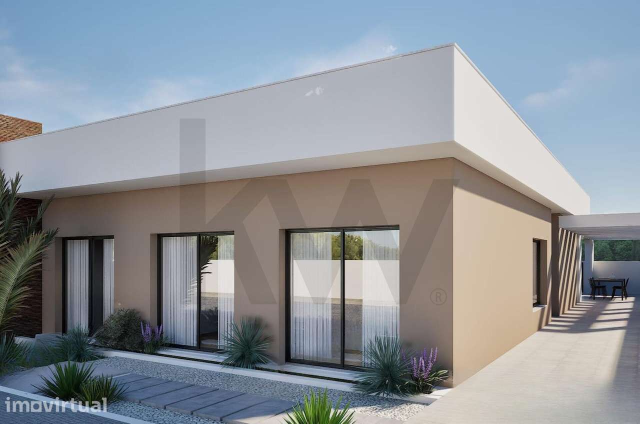 Moradia T4 Térrea com Jardim Interior e Piscina em Fernão Ferro - Grande imagem: 2/6