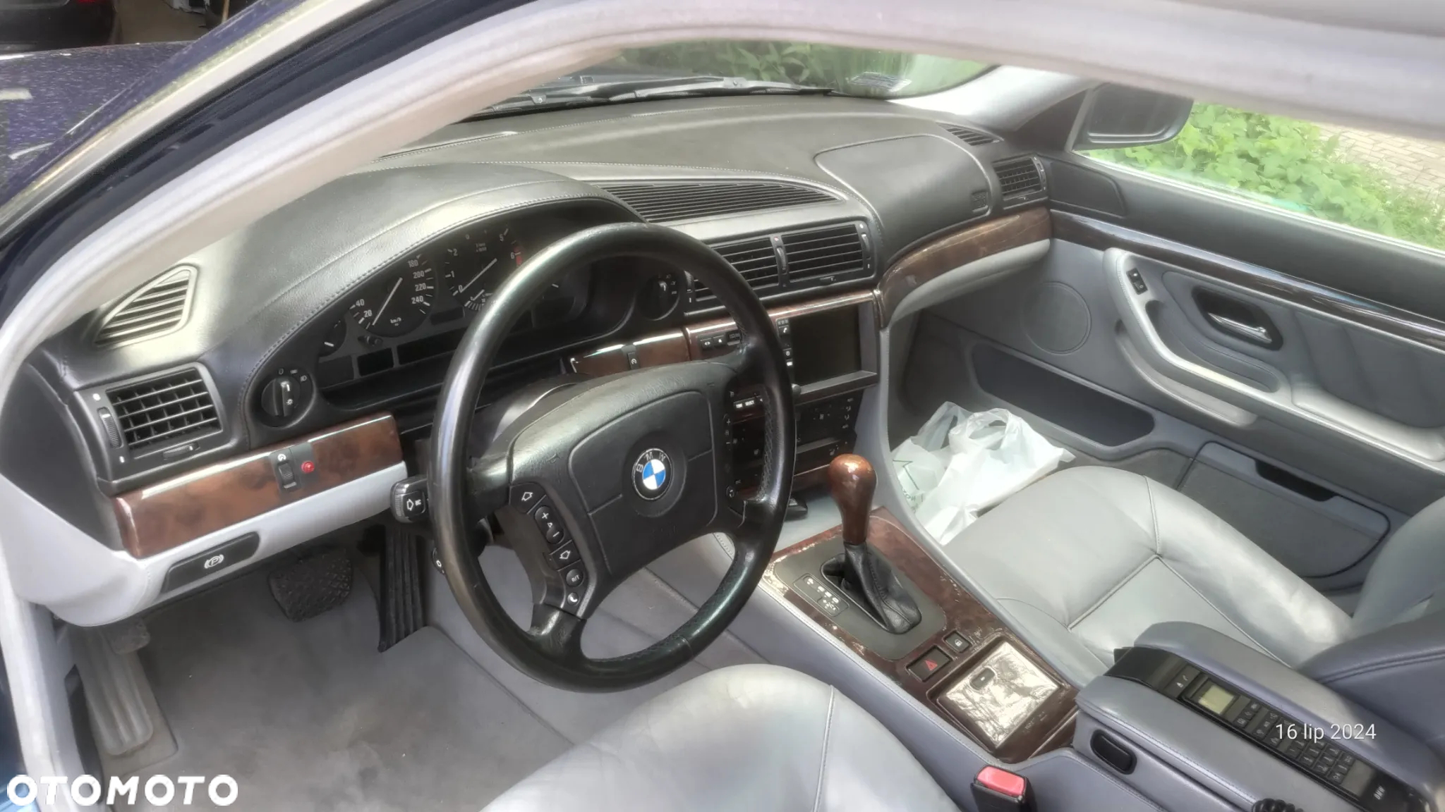 BMW Seria 7 750i - 9