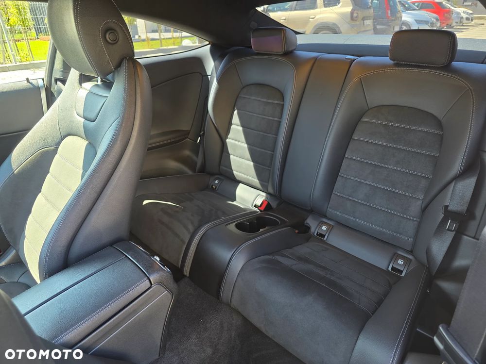 Mercedes-Benz Klasa C 200 4Matic 9G-TRONIC AMG Line - 7