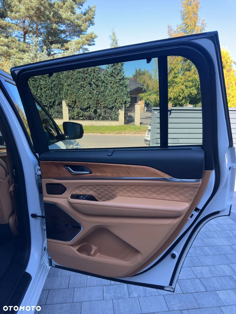 Jeep Grand Cherokee - 22