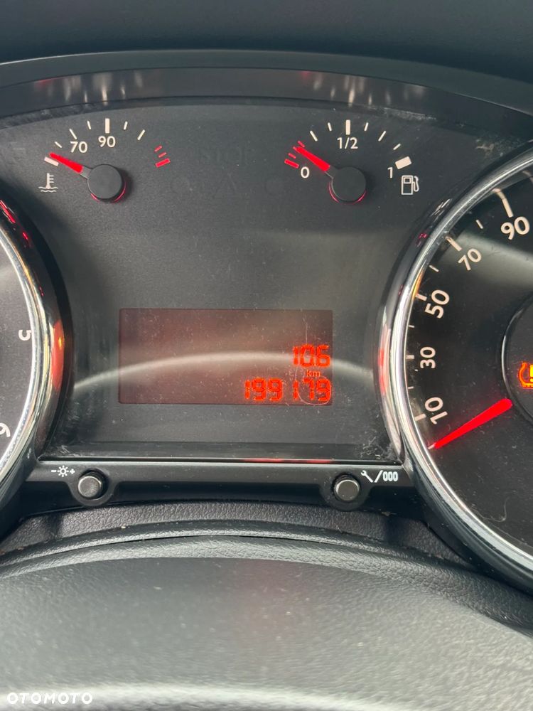 Peugeot 5008 HDI 150 Active - 14