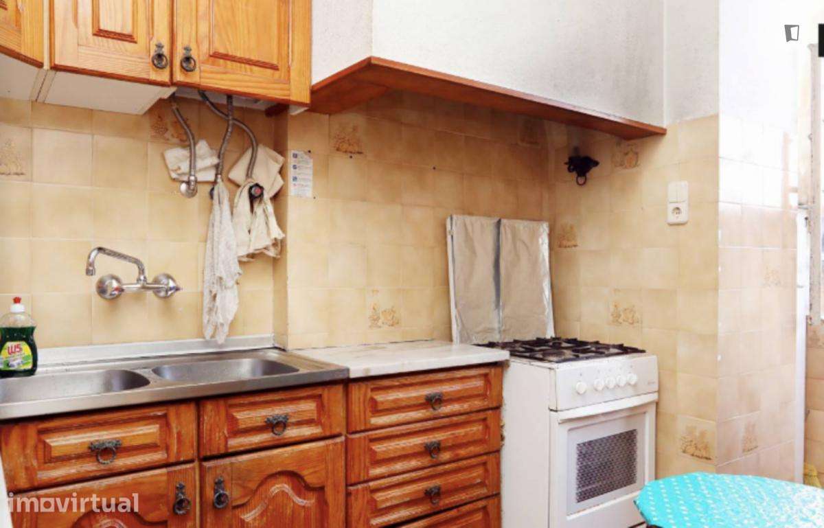 Quarto - localizado em Intendente Lisbon - Grande imagem: 5/8