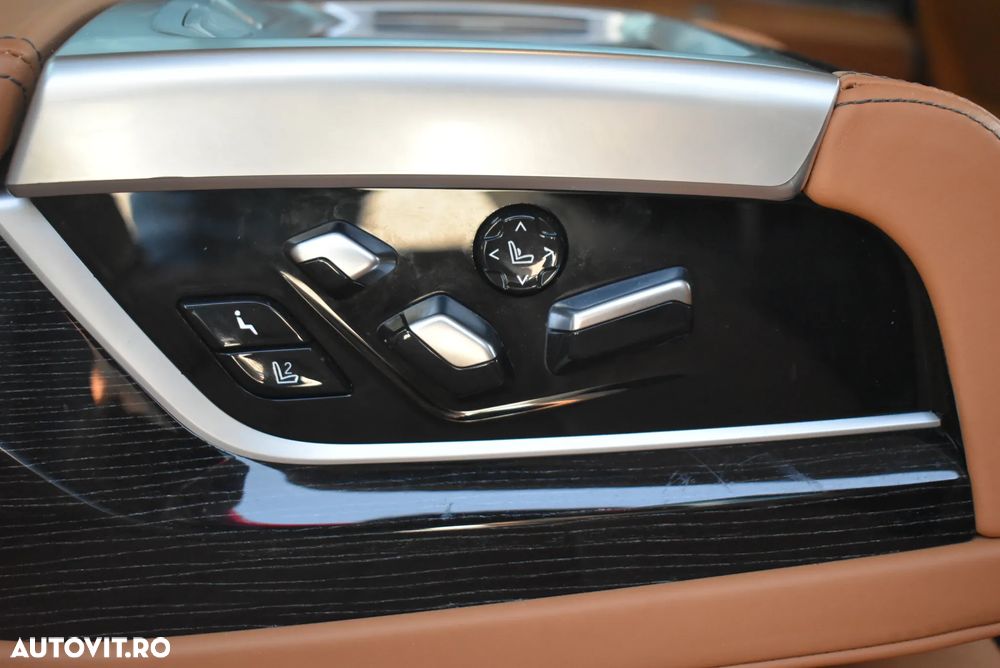 BMW Seria 7 730d xDrive MHEV - 33