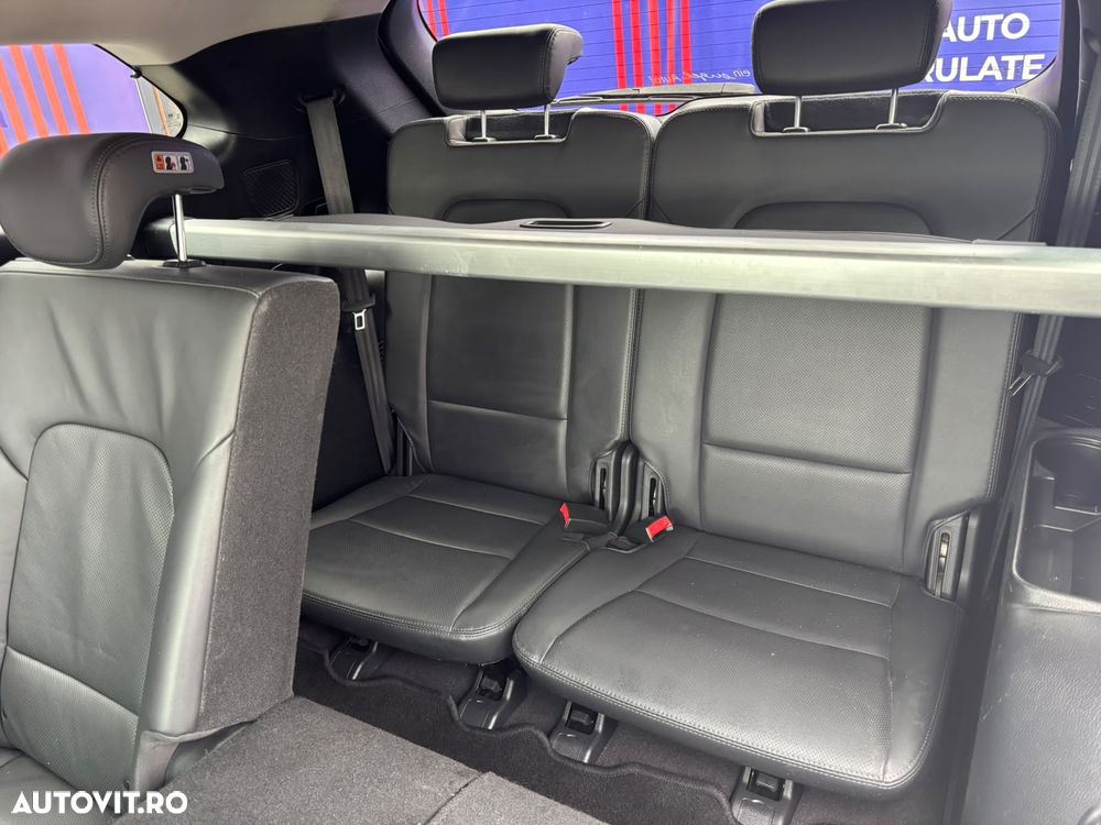 Hyundai Grand Santa Fe - 30