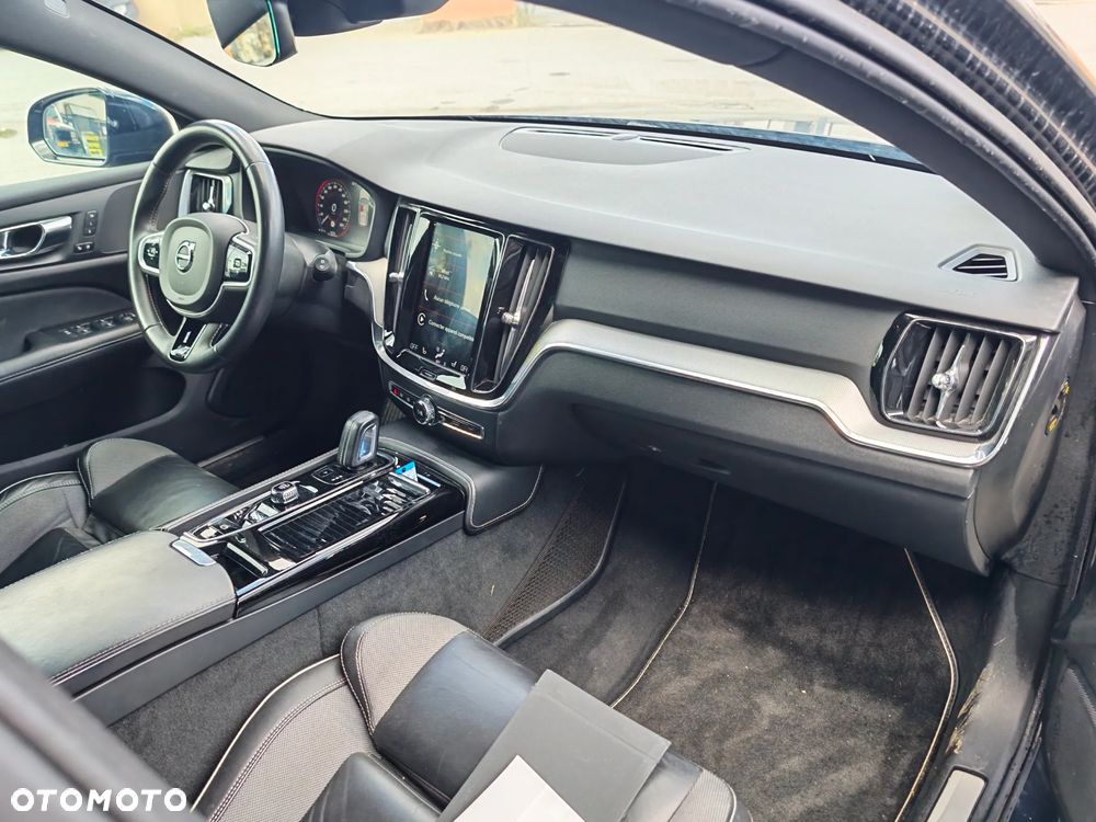 Volvo V60 T8 AWD Plug-In Hybrid R-Design - 21