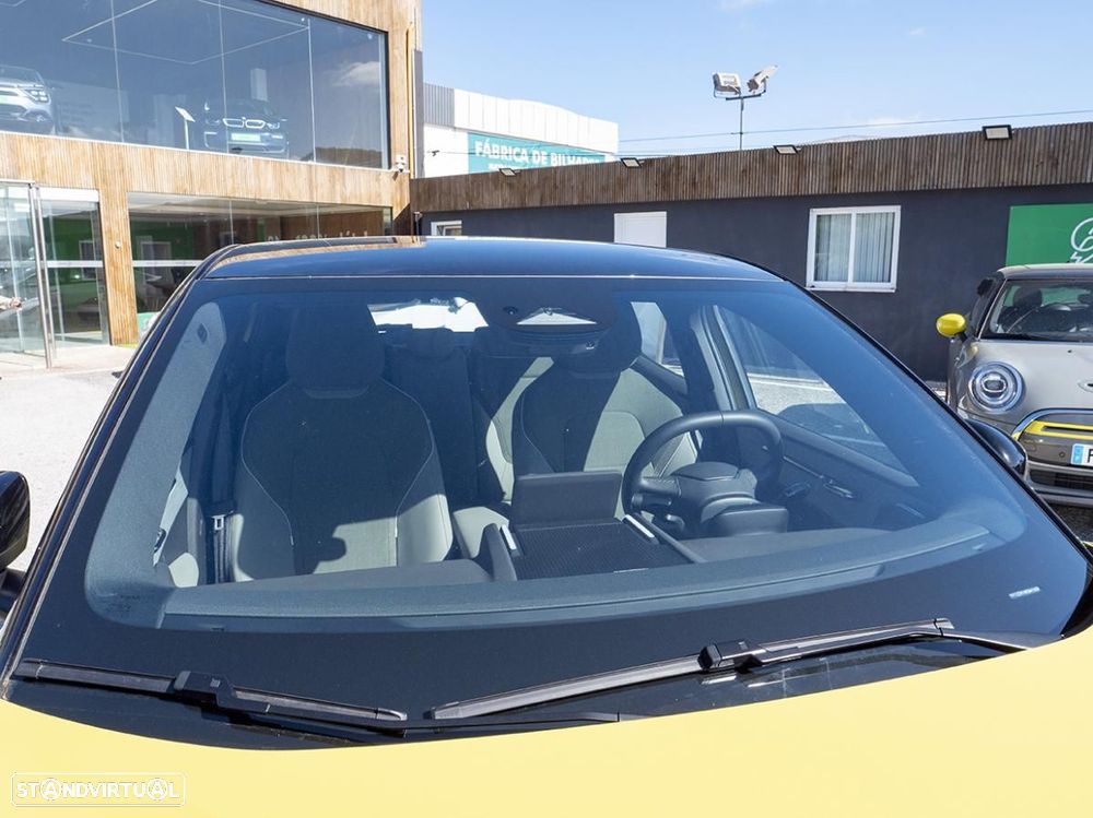 Volvo EX30 Single Motor Extended Range RWD Plus - 11