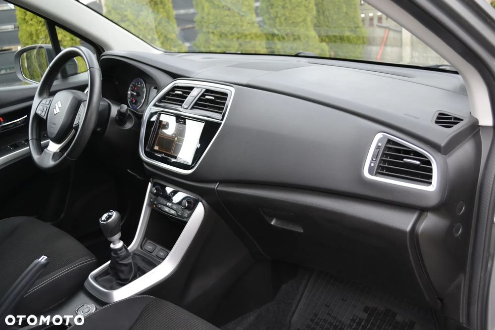 Suzuki SX4 S-Cross 1.4 T Premium 4WD - 29