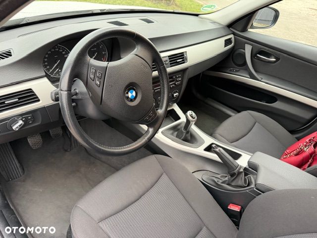 BMW Seria 3 318i - 3