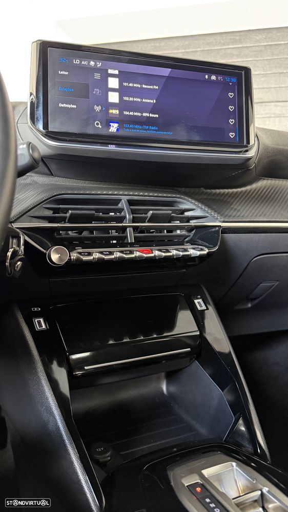 Peugeot 2008 1.2 Hybrid Allure e-DCS6 - 8