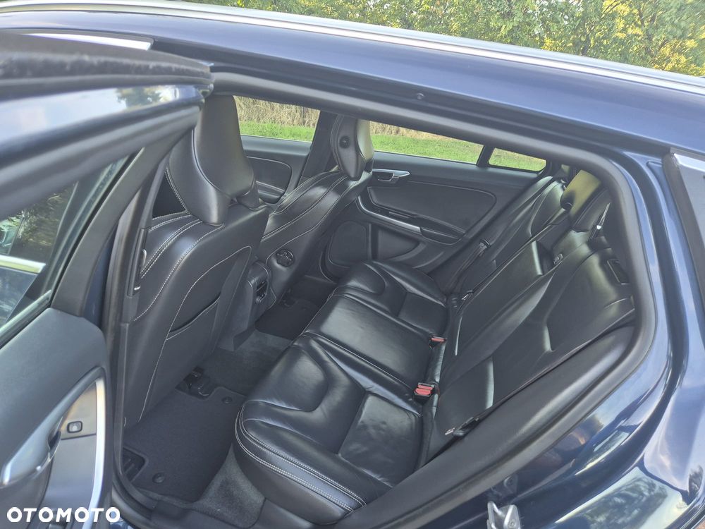 Volvo V60 D6 AWD Plug-in Hybrid Summum - 10