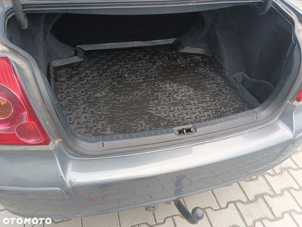 Toyota Avensis 2.0 D-4D Luna - 4