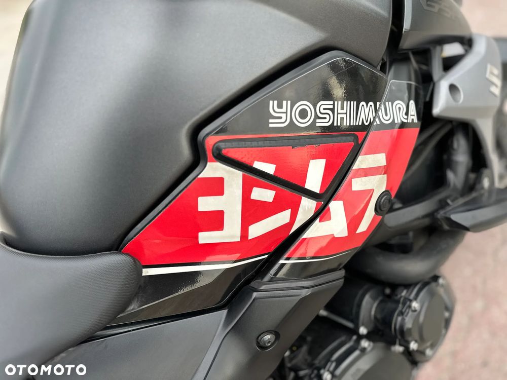 Suzuki GSR - 19