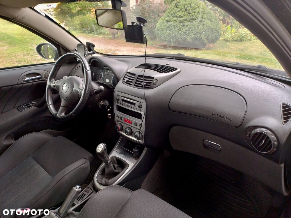 Alfa Romeo 147 1.6 Twin Spark Distinctive - 8
