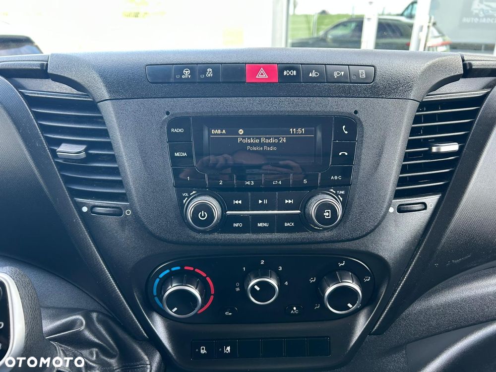 Iveco Daily 40C18 35C18 3.0 HPI Hi-Matic Kontener 8 palet + winda + drzwi boczne **KLIMA**Sprowadzony**2023R** - 15