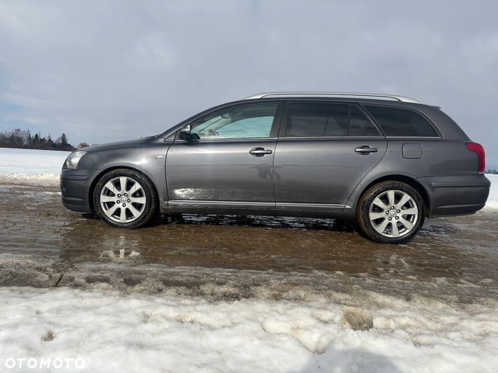 Toyota Avensis - 13