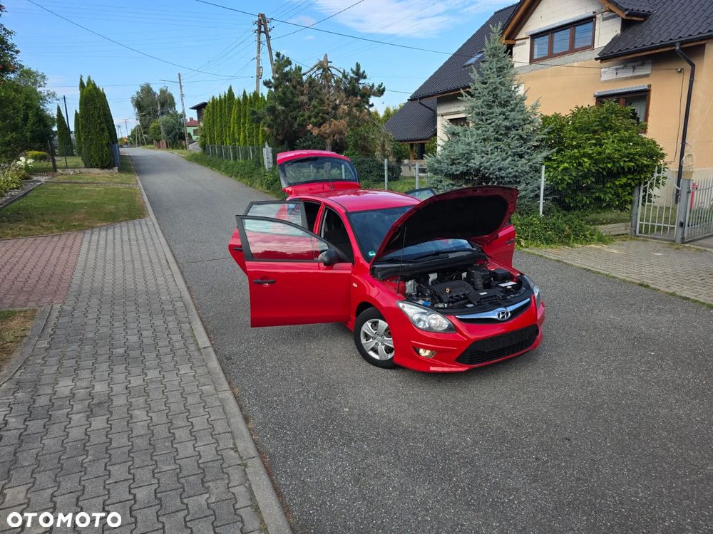 Hyundai i30 1.4 Base + - 40