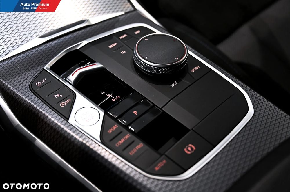 BMW Seria 3 330i Touring xDrive - 9