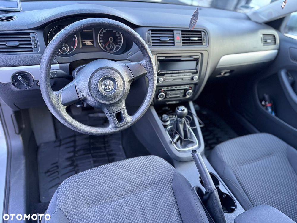 Volkswagen Jetta 1.6 TDI Trendline - 7