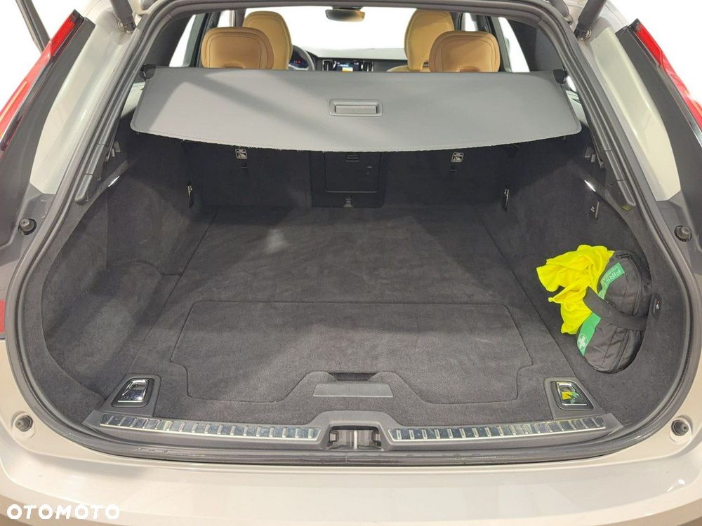 Volvo V90 Cross Country - 22