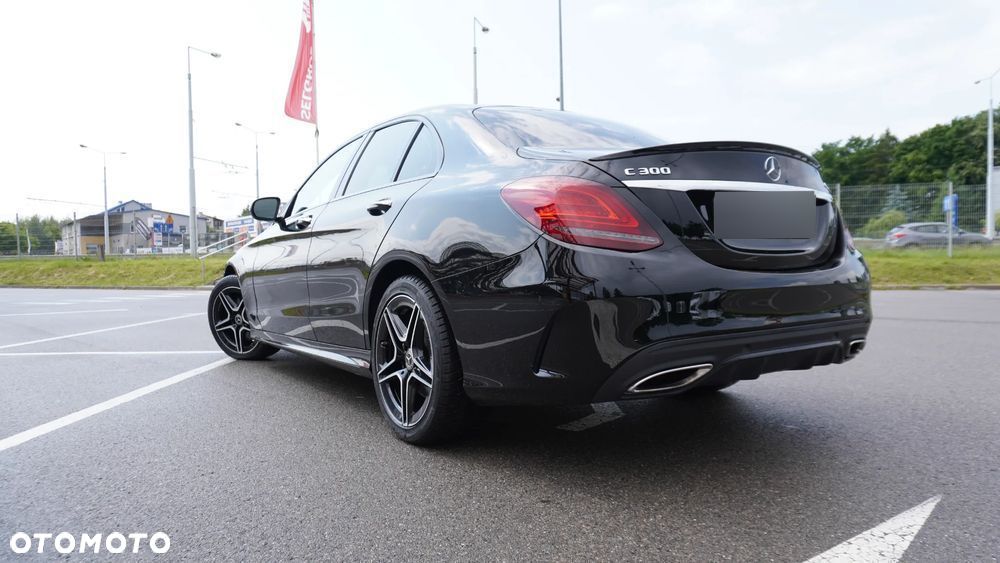 Mercedes-Benz Klasa C 300 9G-TRONIC AMG Line - 11
