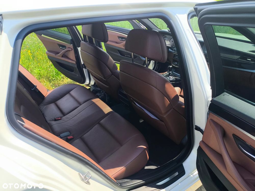 BMW Seria 5 525d - 12