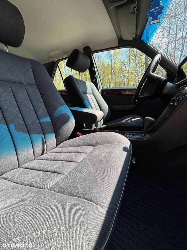 Mercedes-Benz Klasa E - 25