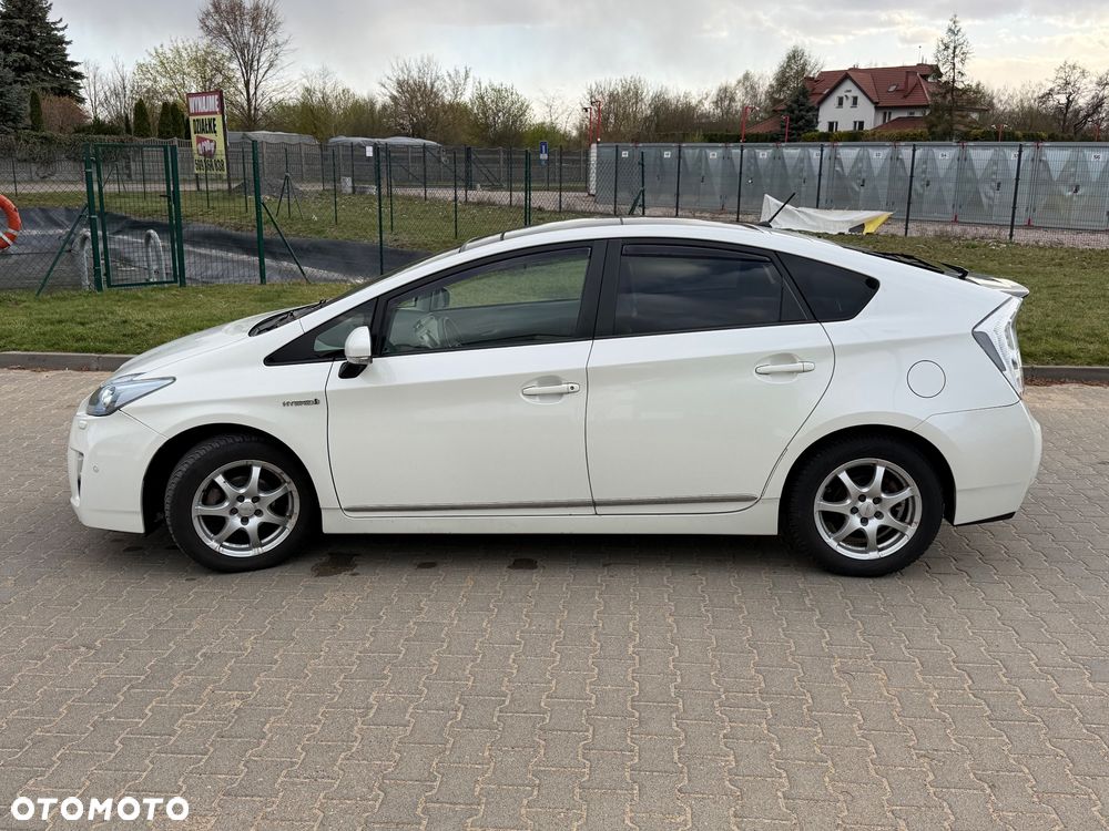 Toyota Prius 1.8 HSD Prestige - 4