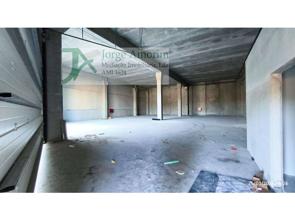 Armazém 620 m2 - Frente para N1. a 1 minuto da Saida da A1 Carvalho... - Grande imagem: 3/4