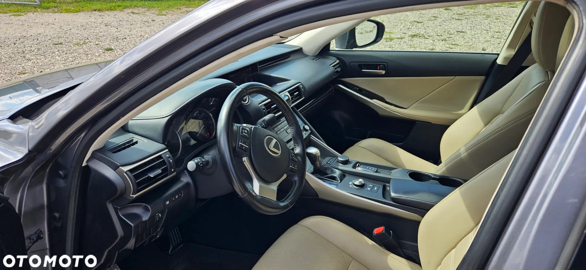 Lexus IS 300h Business Edition - 17