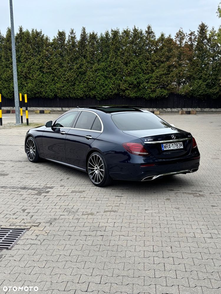 Mercedes-Benz Klasa E 300 9G-TRONIC AMG Line - 4