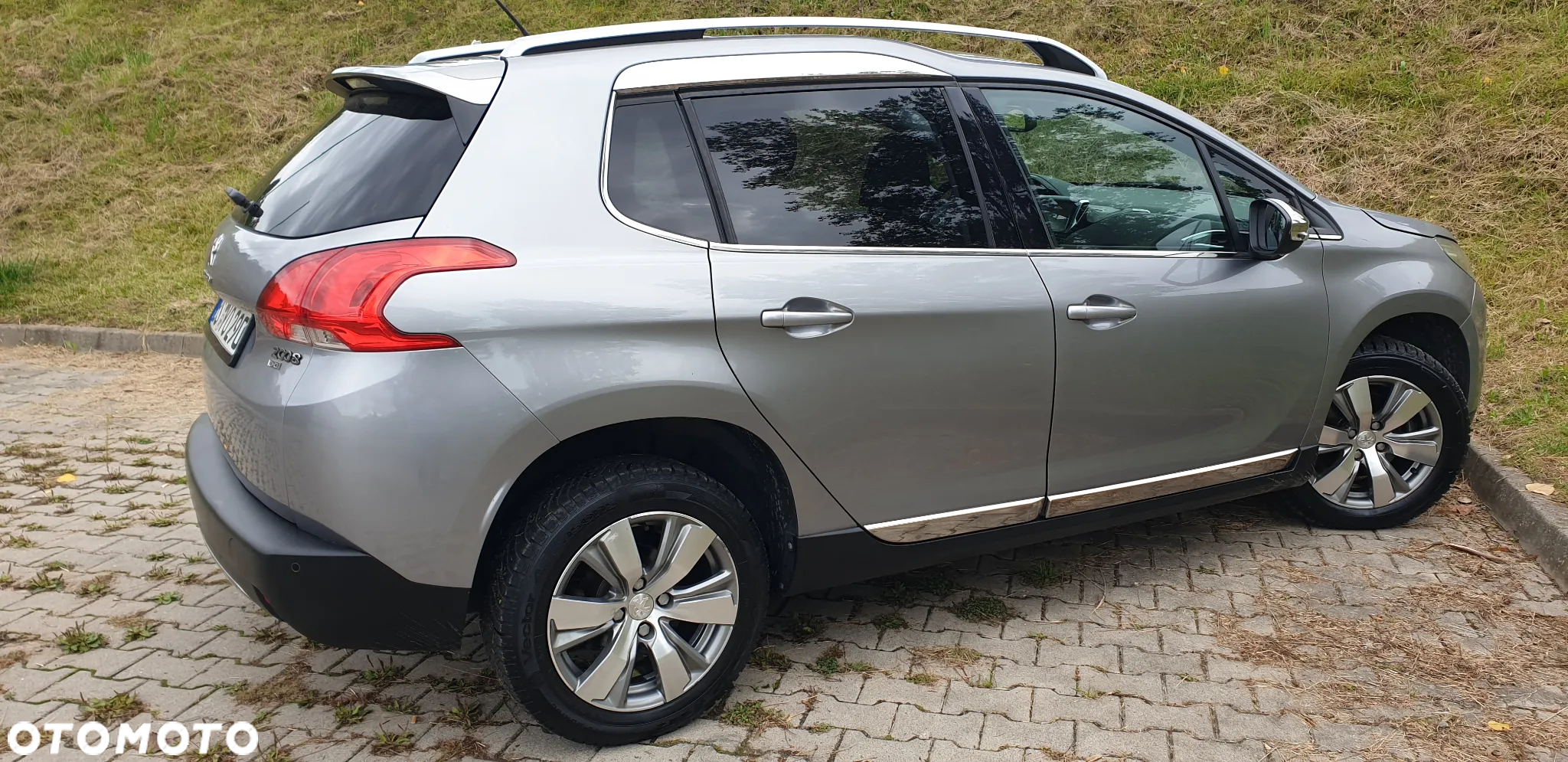 Peugeot 2008 1.6 e-HDi Allure S&S - 20