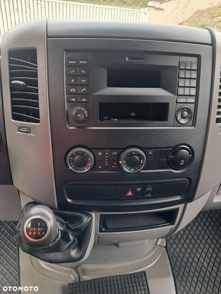 Mercedes-Benz Sprinter - 12