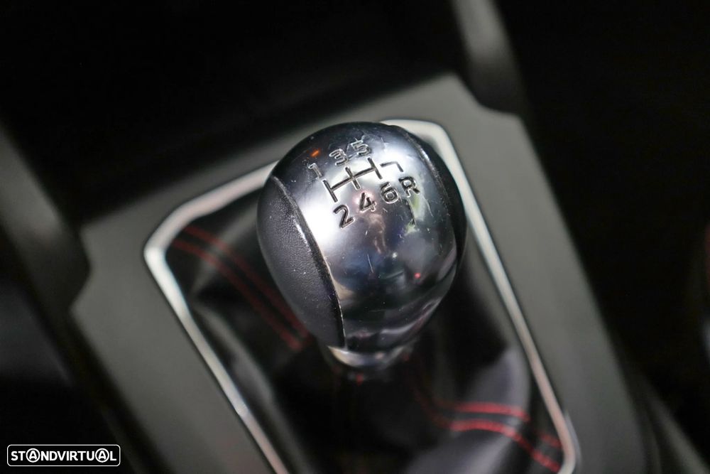 Ford Focus 1.0 EcoBoost MHEV ST-Line - 11