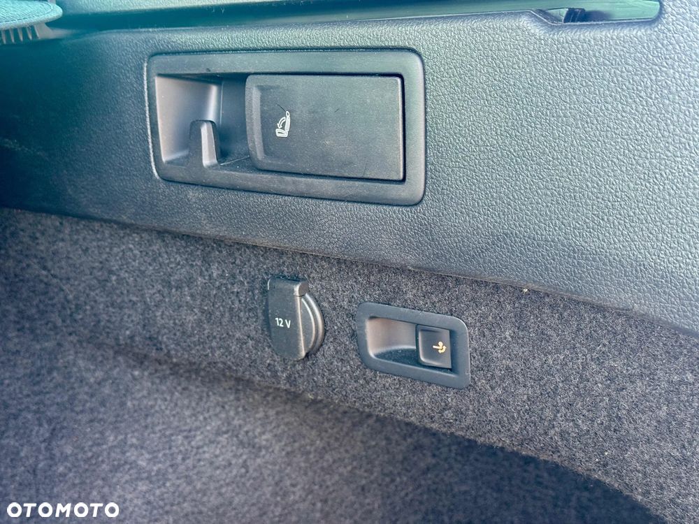 Volkswagen Passat 2.0 TDI SCR DSG Business - 34