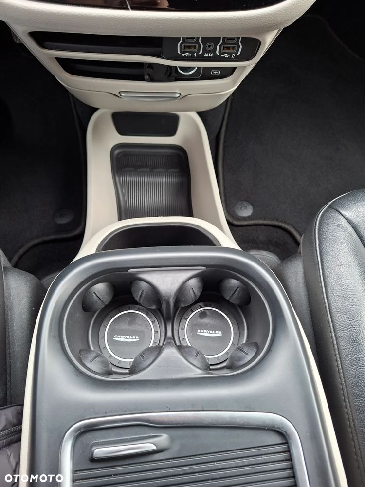 Chrysler Pacifica - 28