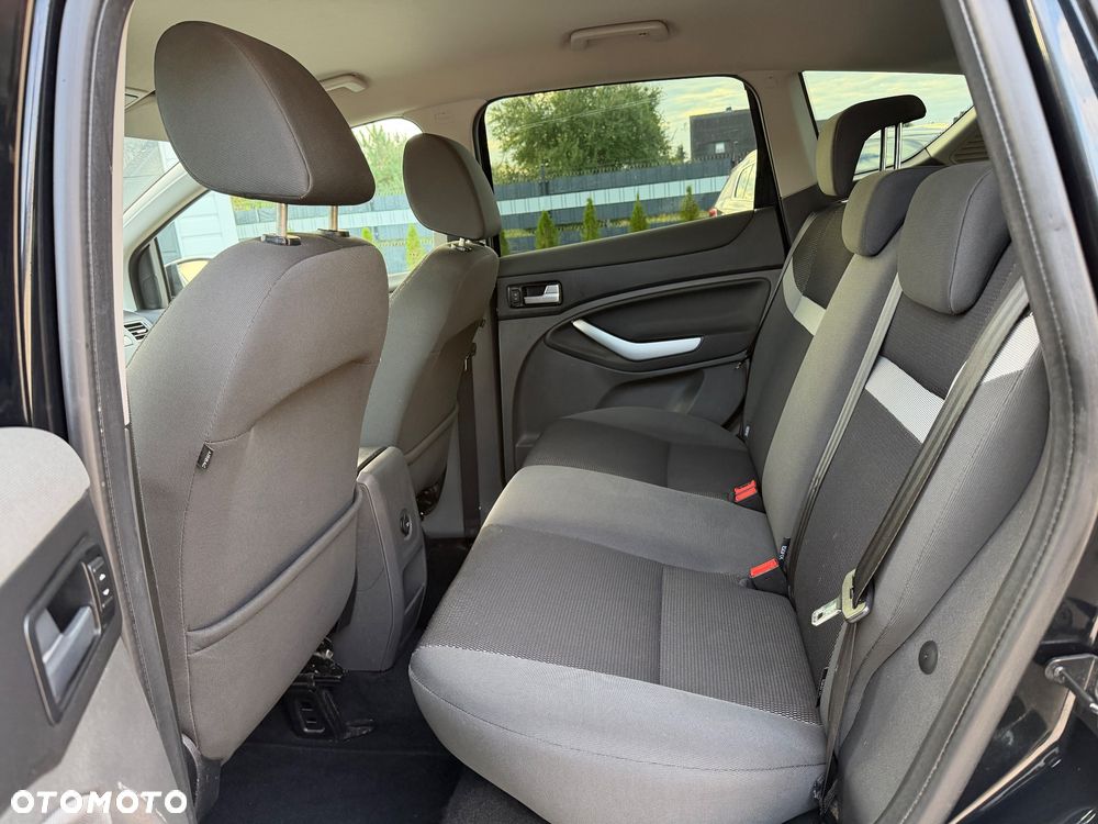 Ford Kuga 2.0 TDCi 2x4 Titanium - 8