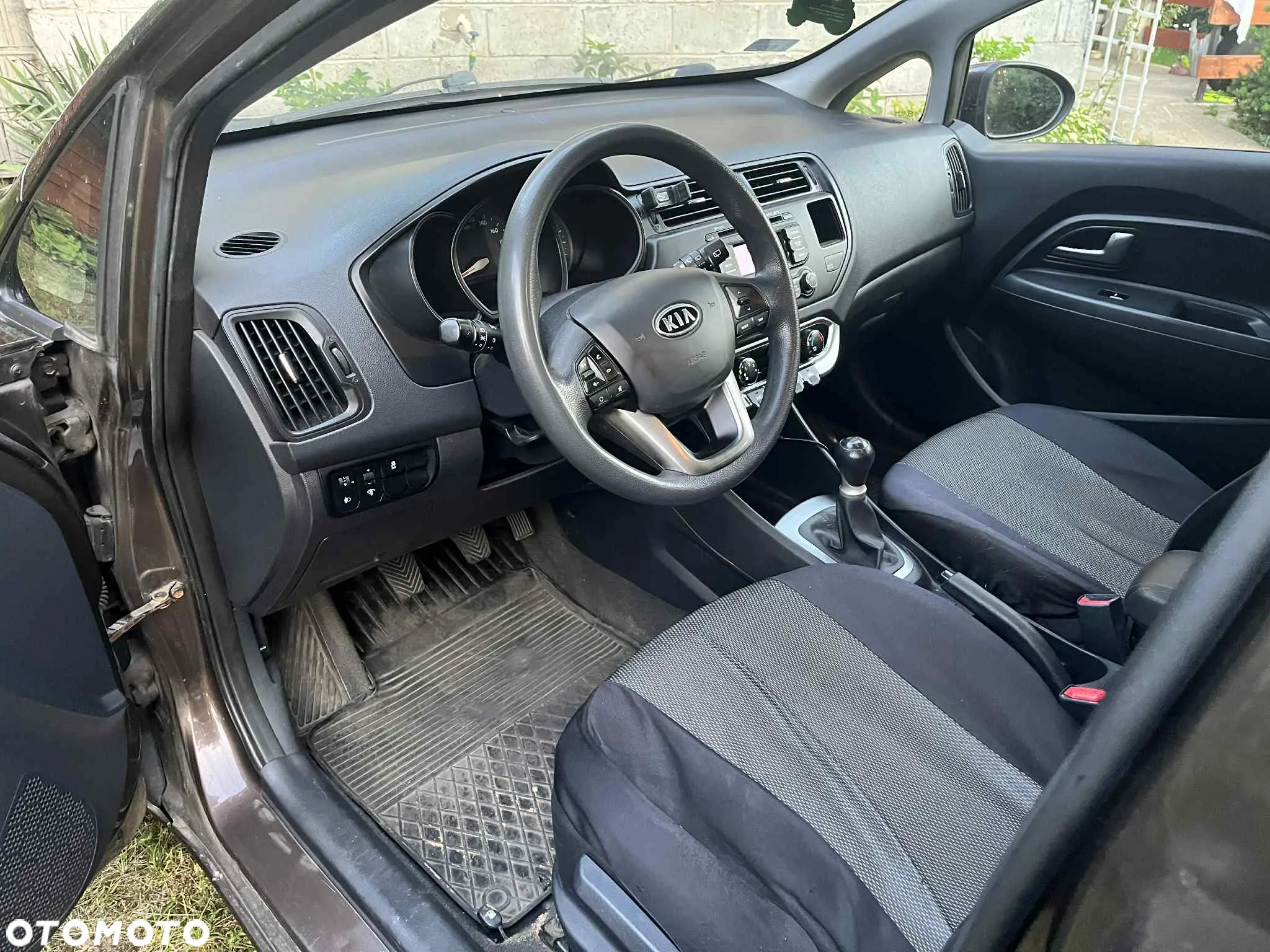 Kia Rio - 5