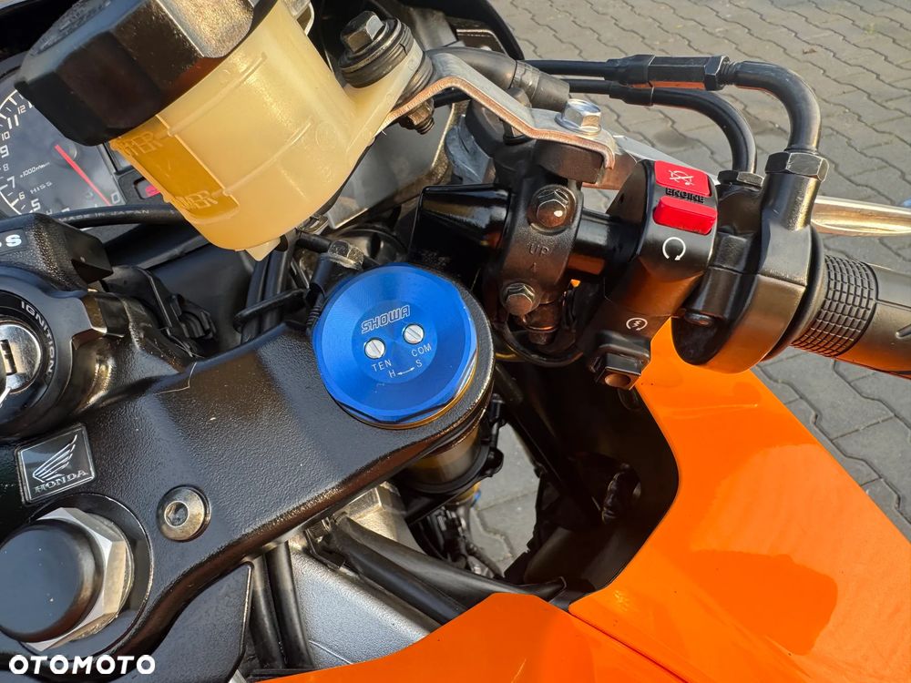 Honda CBR - 32
