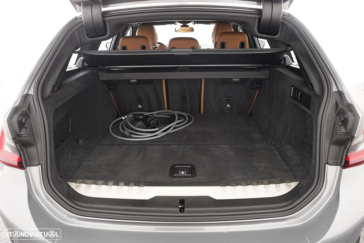 BMW 330 e Touring Pack Desportivo M Auto - 25