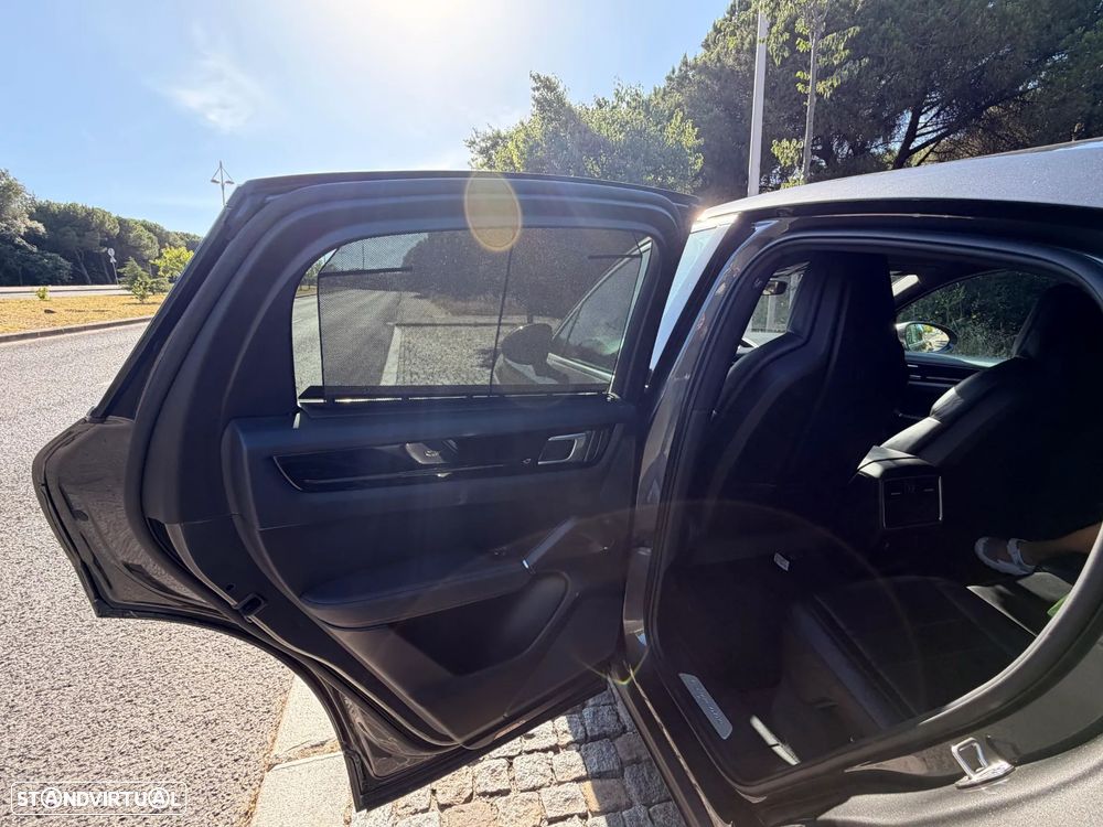 Porsche Cayenne Coupé E-Hybrid - 13
