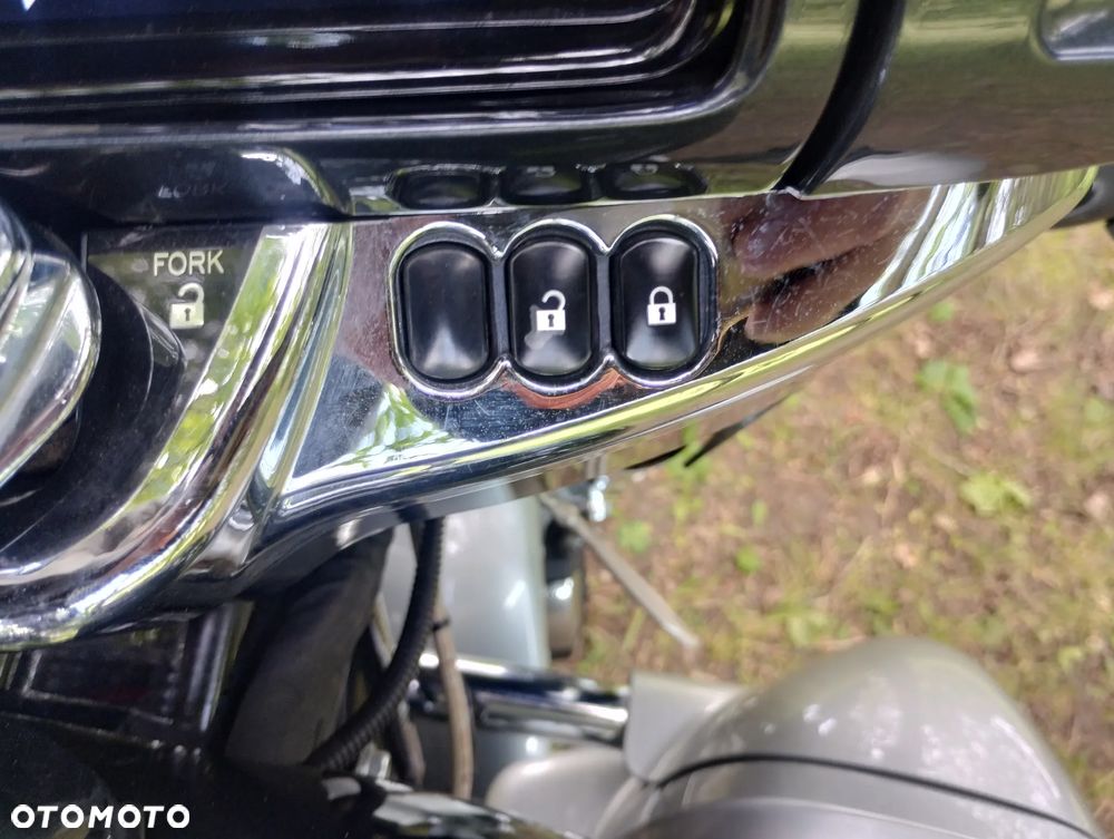 Harley-Davidson CVO Street Glide - 33