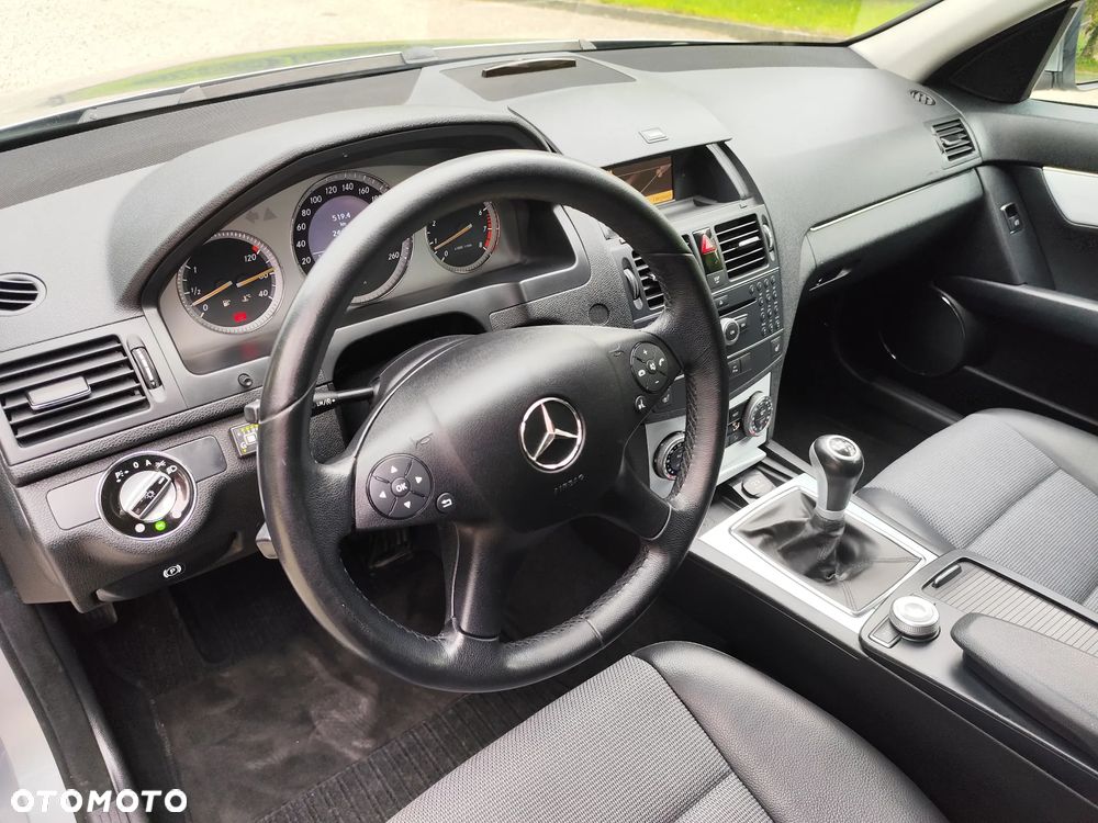 Mercedes-Benz Klasa C 180 BlueEFFICIENCY Avantgarde - 29