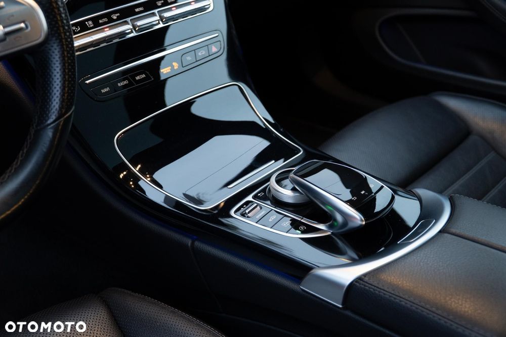 Mercedes-Benz Klasa C 300 d 4MATIC 9G-TRONIC - 34