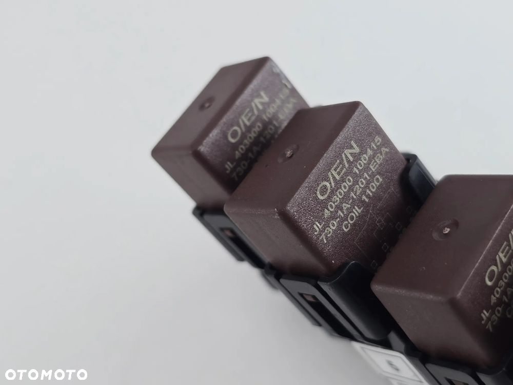 PRZEKAZNIK PRZEKAZNIKI BEZPIECZNIK TRIUMPH SCRAMBLER 400 SPEED - 6