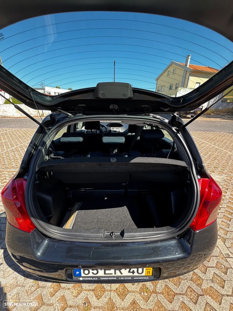 Toyota Yaris 1.4 D-4D - 11
