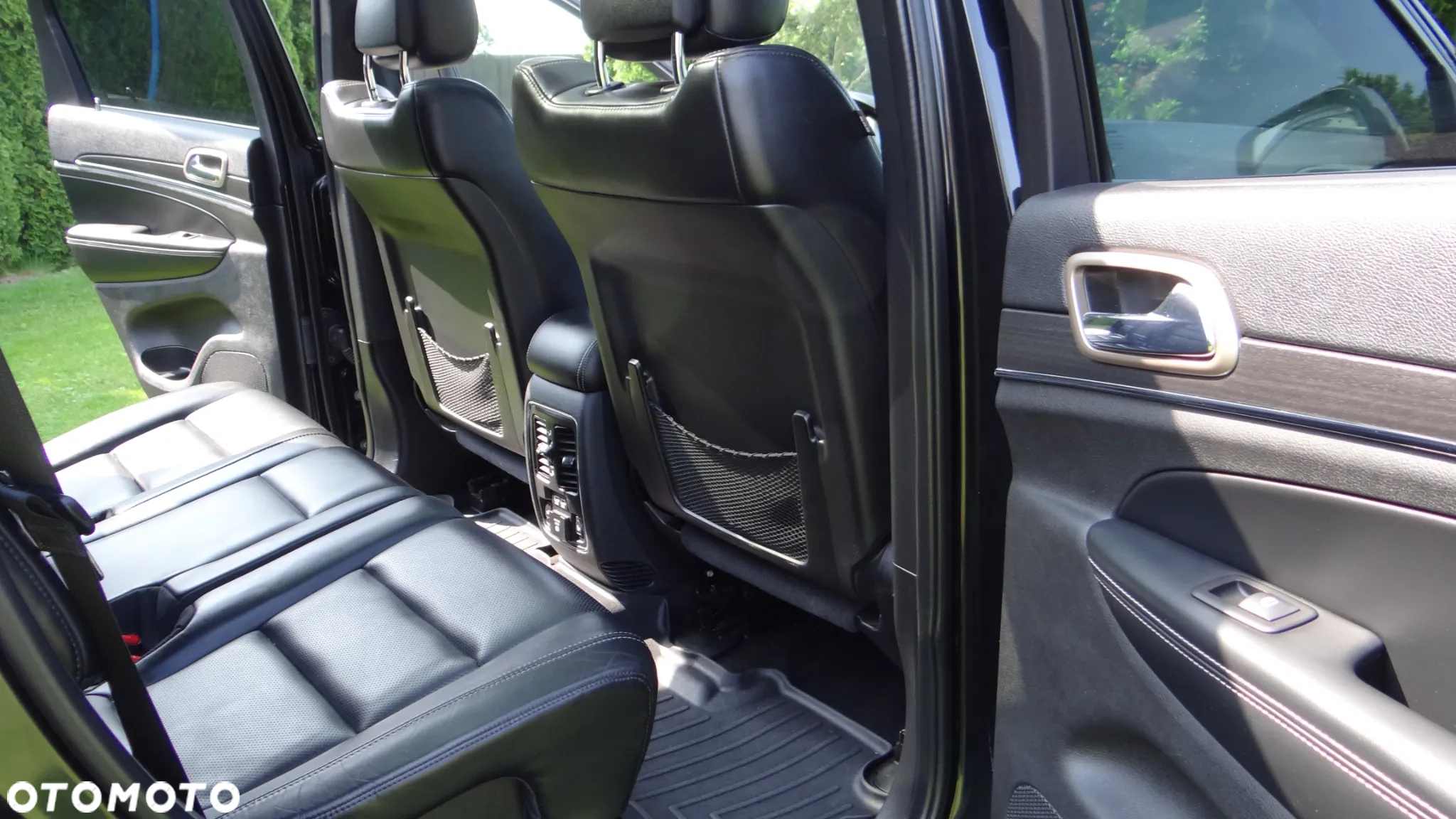 Jeep Grand Cherokee - 14