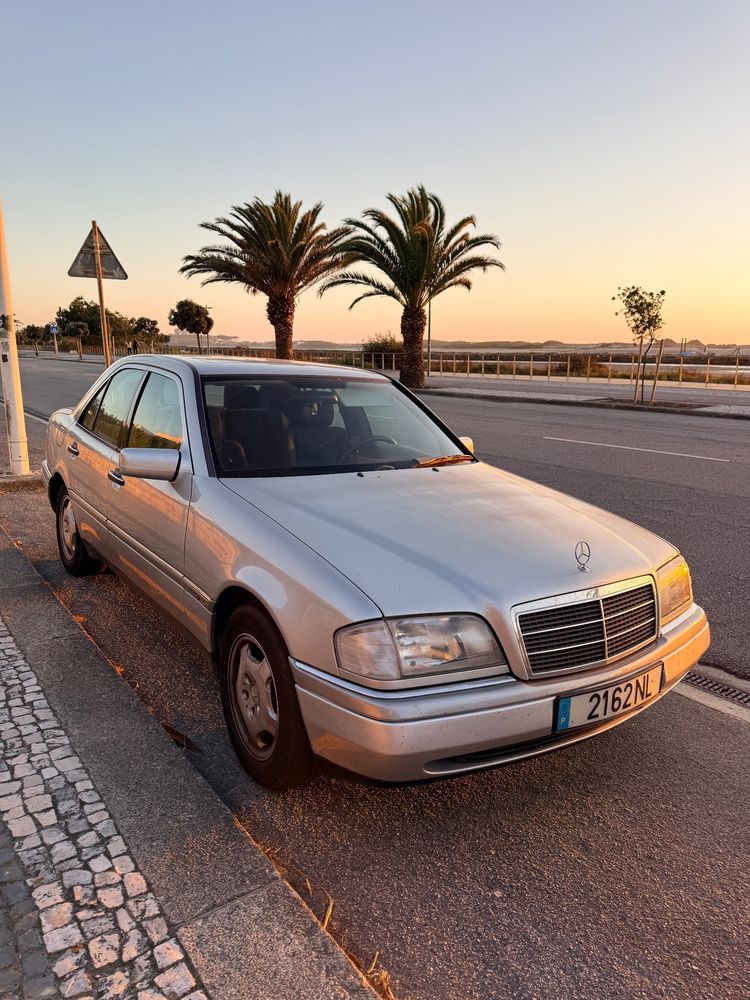 Mercedes-Benz C 220