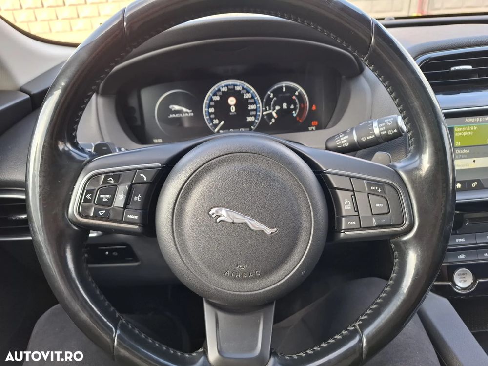 Jaguar F-Pace 20d AWD R-Sport - 31
