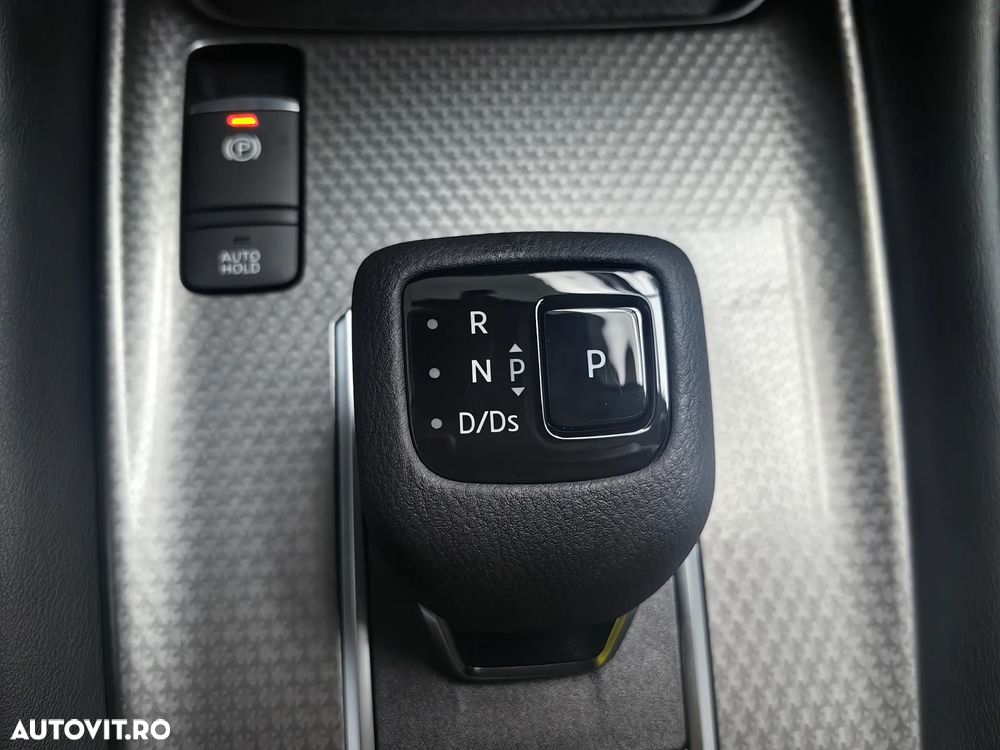 Nissan Qashqai 1.3 l MHEV X-Tronic N-Connecta - 13